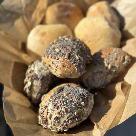 🛒 Pão de Água ou Sementes mini | Massa Mãe | 4 un